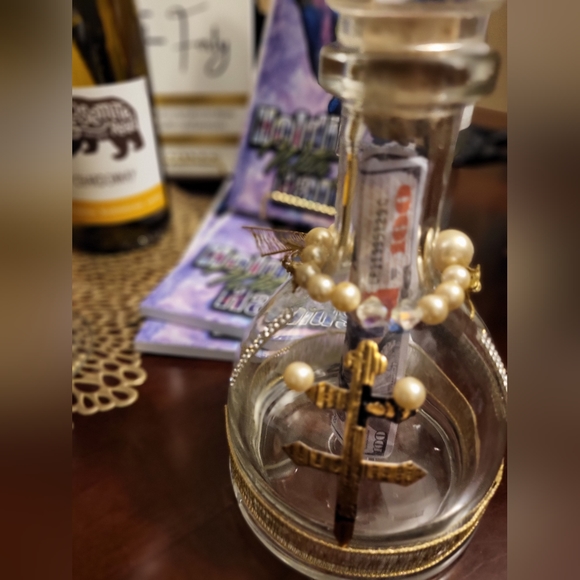 Banks - Picture 3 of 3